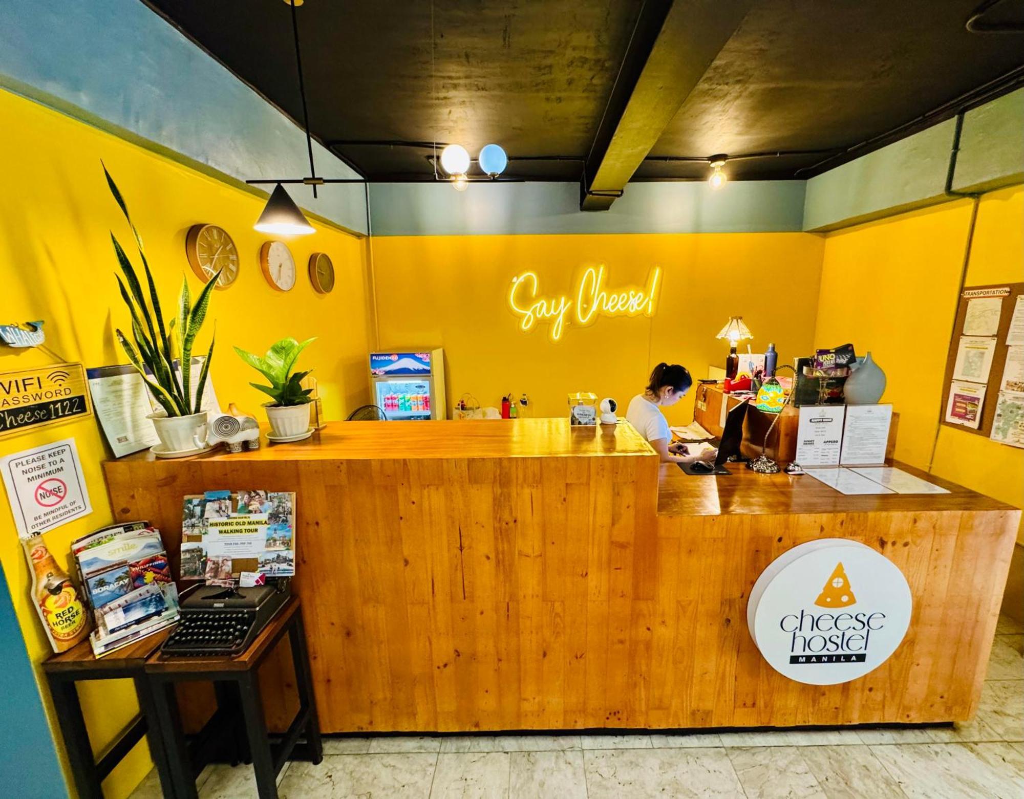 Cheese Hostel Manila Makati City Exterior foto